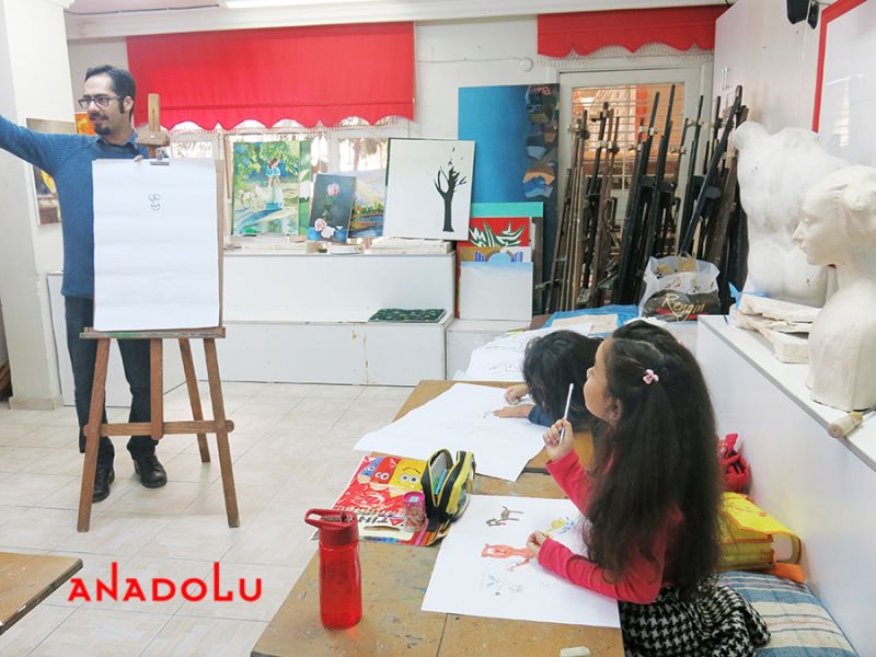 Diyarbakır Çocuklar İçin Karikatür Eğitimleri Devam Ediyor