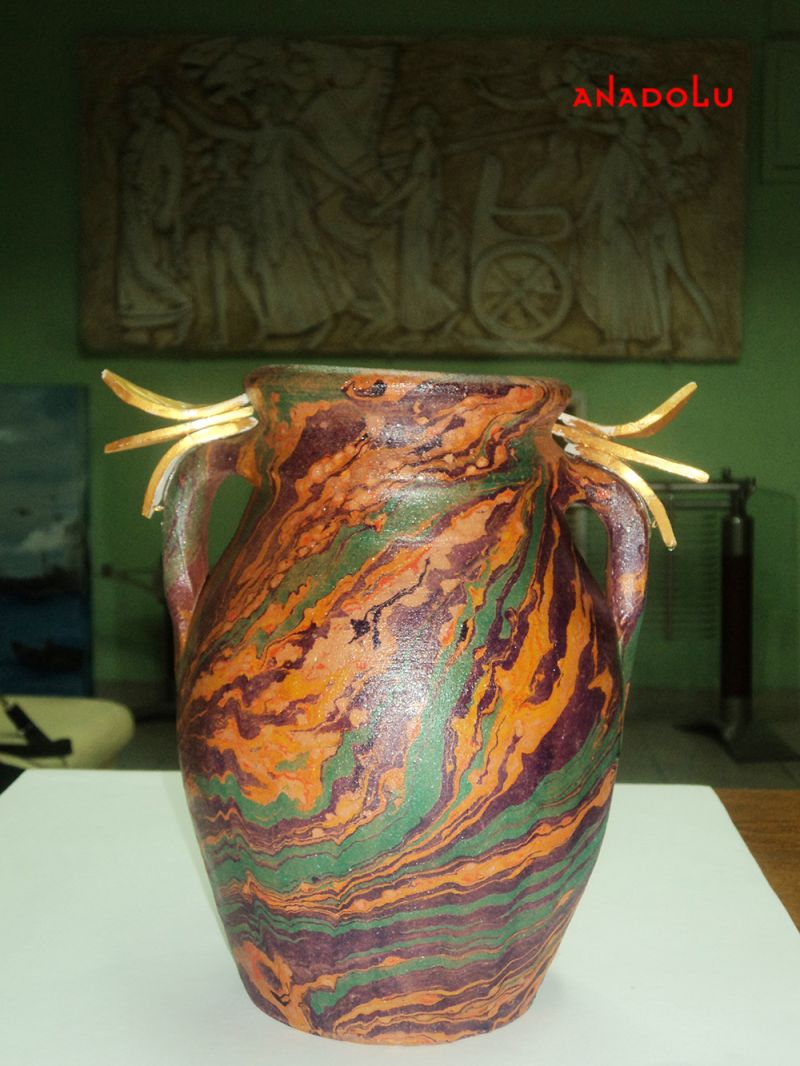 Diyarbakırda Vazo Üzerine Ebru Yapımları