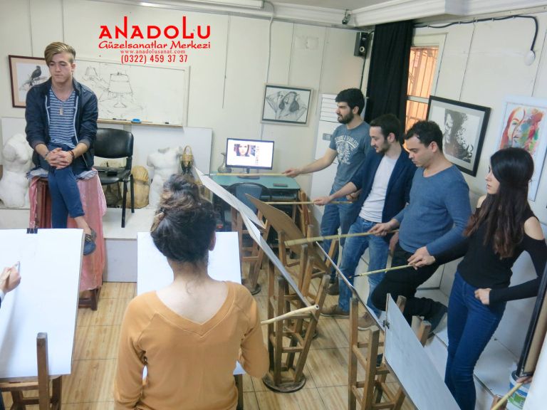 Anadolu Güzel Sanatlar Çizim Dersinde İzmir